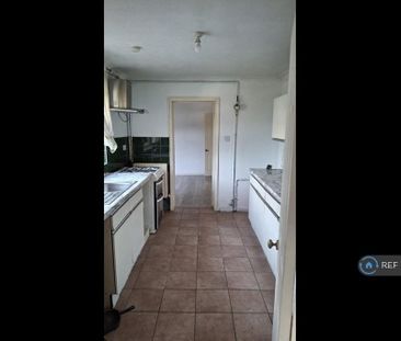 3 bedroom end of terrace house to rent - Photo 5