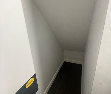 Studio Flat, Hassop Road, NW2 - Photo 3
