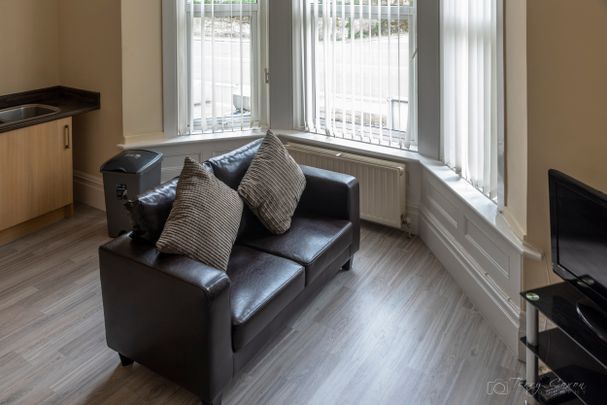 10 Lipson Road, Flat 1 - Photo 1