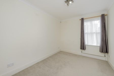 Devonshire House, Woodside Park Road, London - Photo 2