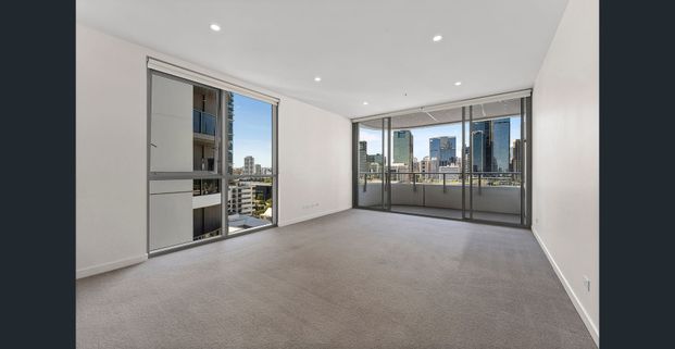 Modern South Brisbane Apartment with City Views & Exceptional Lifestyle Convenience - Photo 1