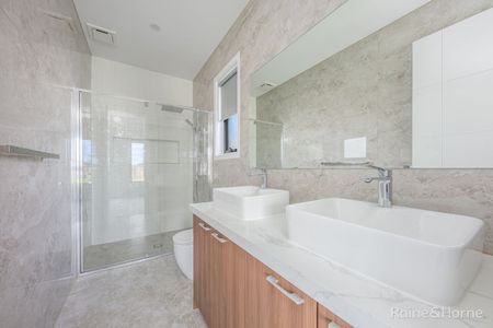 Brand New Luxury Home - Photo 2