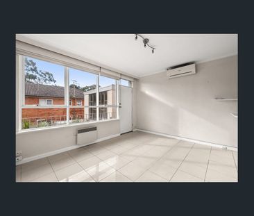 Bright 2 Bedroom Apartment in a Leafy Parkside Pocket - Photo 1