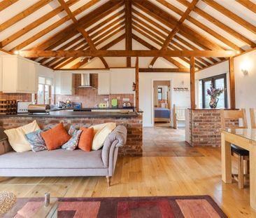 2 bedroom barn conversion to rent - Photo 2