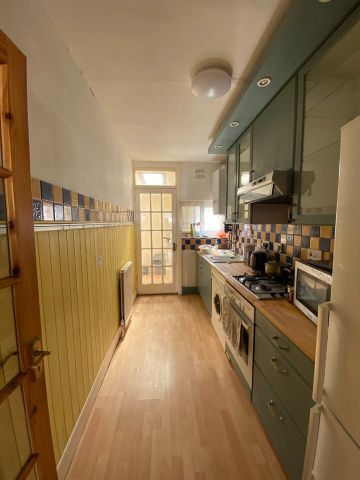 4 Bed Terraced House, Capthorne Avenue, HA2 - Photo 3