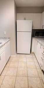 CHARMING 1 BEDROOM SUITE AVAILABLE OCT 1ST AT LAUREL PLACE IN VANCOUVE - Photo 4