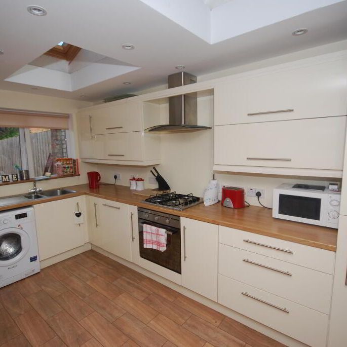 28 College Park Avenue, Botanic, Belfast, BT7 1LR - Photo 1