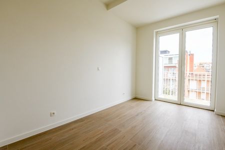 Nieuw, zuid-west gericht appartement gelegen vlakbij de Dumortierlaan. Inpandige parking te huur - Photo 2