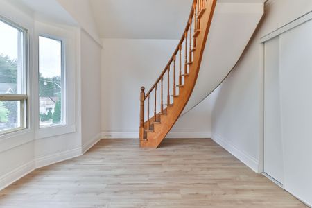 For Lease - 212 Coxwell Avenue, Toronto, Ontario - Photo 5