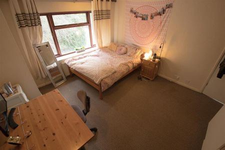 4 bedroom detached house to rent - Photo 3