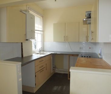 3 bed Apartment - To Let - Photo 6