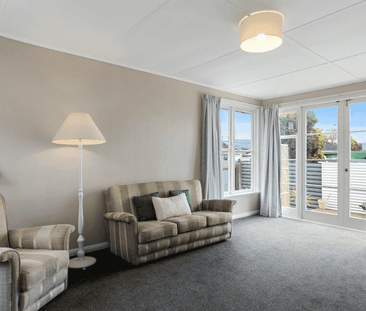 Sunny 3 bedroom home. - Photo 2