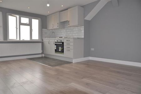 5 bedroom semi-detached house to rent - Photo 5