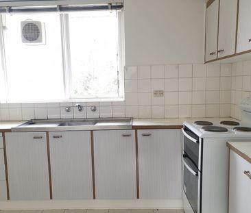 Spacious 1 Bedroom Apartment in the heart of Ormond - Photo 5