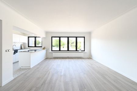 Totaal gerenoveerd appartement met 2 slaapkamers nabij Schoten-vaart - Photo 3