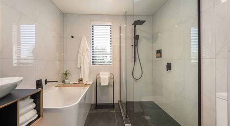 Executive Fully Furnished Apartment in Stylish Whitewood Complex - Photo 5