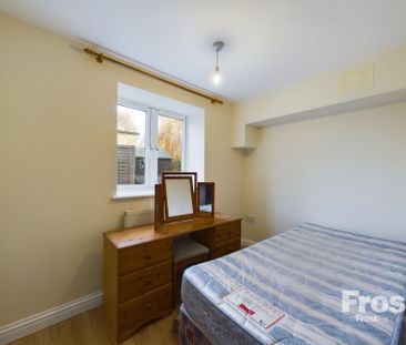 Bedfont Road, Bedfont Road, Stanwell,TW19 - Photo 2