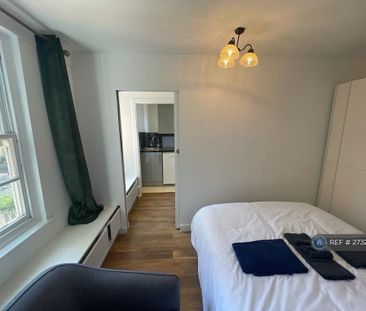 Studio to rent - Photo 2