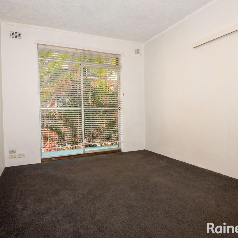 Handy Location - Photo 1