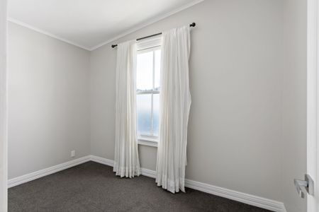 Large Four Bedroom Home! - Photo 5