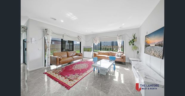 Double storey house for rent in Donnybrook - Photo 1