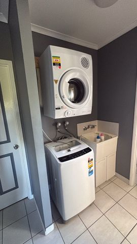 Cairns North - Photo 2