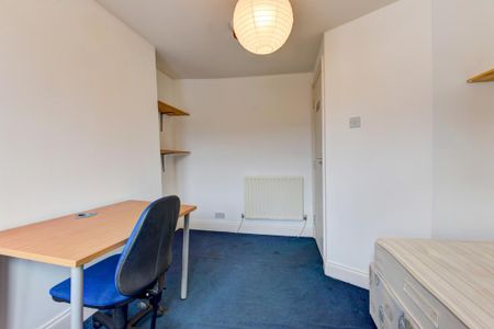 1 bedroom in a house share to rent - Photo 4