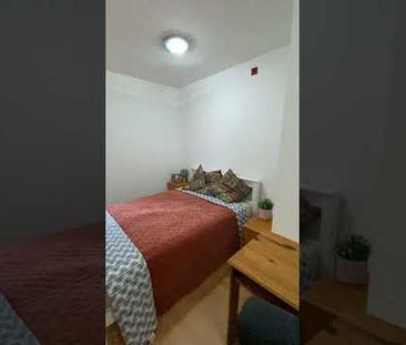 Studio Flat, King's Cross Road, WC1X - Photo 2