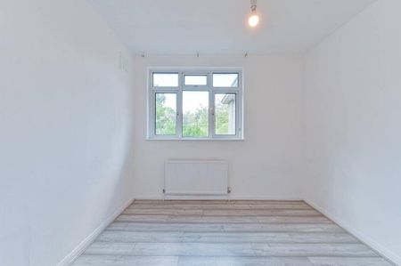 3 bedroom end of terrace house to rent - Photo 3