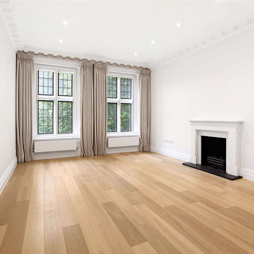 This stunning lateral four bedroom apartment on Sloane Square. - Photo 1
