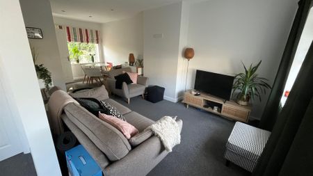 Leeds - Photo 5