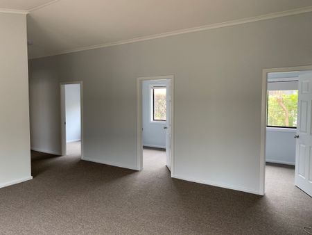 Large family home in a great location - Photo 4