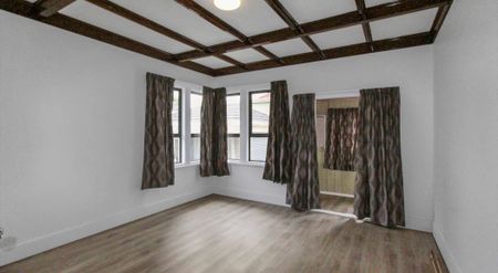 Four Bedroom Beauty! - Photo 3