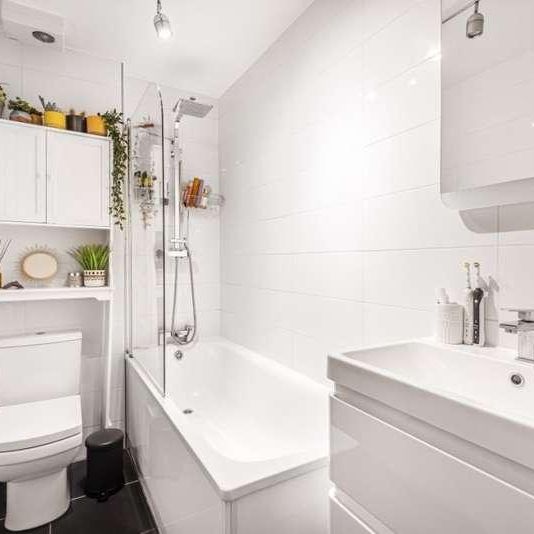 Highbury New Park, Highbury, London, N5 - Photo 1