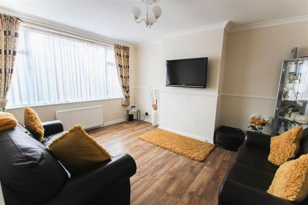 4 bedroom detached house to rent - Photo 1