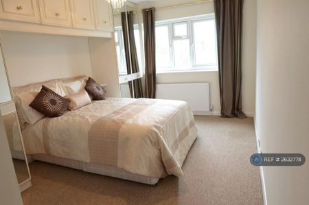 3 bedroom flat to rent - Photo 5