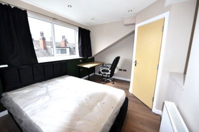 4 bedroom House in Thornville Street, Leeds - Photo 1