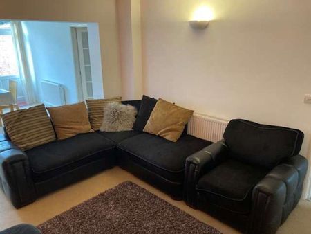 Spenser Road Room 2 - Photo 2