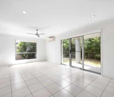 Spacious Dual-Ensuite Townhouse in Prime Location! - Photo 2