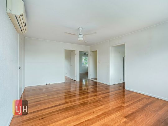 AIR CONDITIONED 2 BEDROOM UNIT WITH COURTYARD! - Photo 1