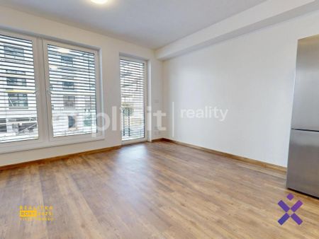 Pronájem bytu 1+kk 33 m2 - Fotografie 5