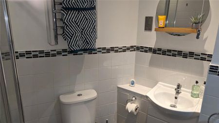2 bedroom apartment to rent - Photo 5