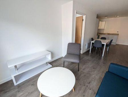 2 bedroom flat to rent - Photo 2