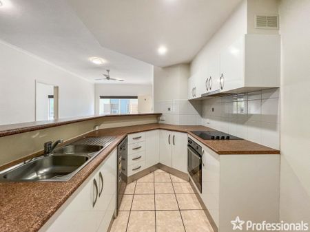 RENOVATED 1ST FLOOR 2 BEDROOM UNIT WITH PRIVATE BALCONY - NEAR SHOPPING CENTRE - Photo 2