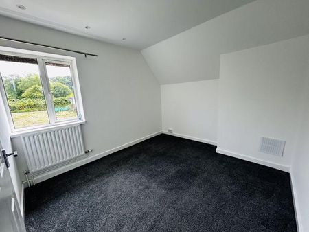 2 bedroom end of terrace house to rent - Photo 2