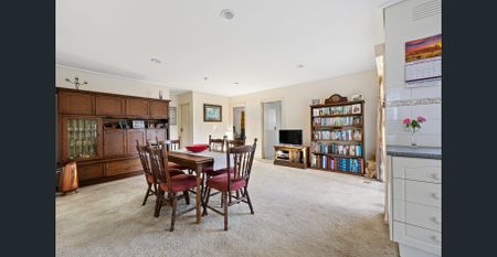 Classic family home in ideal location - Photo 4