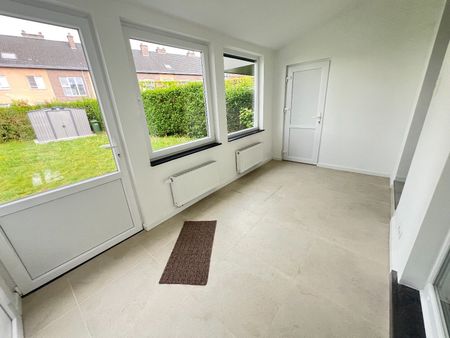 Prachtig gerenoveerde halfopen bebouwing met 3 slpks, 2 badk, zonnepanelen en tuin - Photo 3