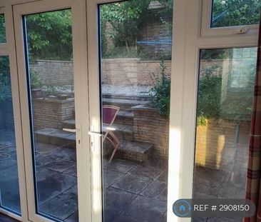 4 bedroom semi-detached house to rent - Photo 4
