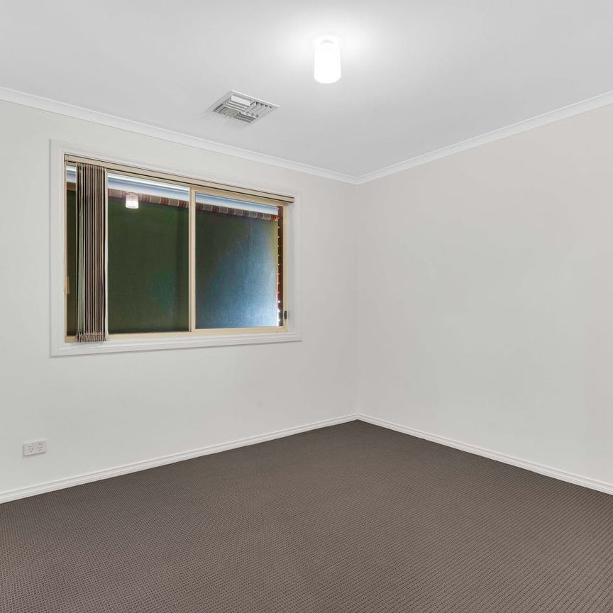 Perfect Family Living in Ideal Location! - Photo 1