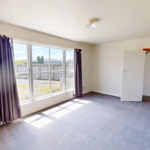 Levin - 3 Bedrooms - Photo 2